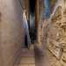 Per accedere allipogeo della Cattedrale passiamo da unintercapedine al lato dellingresso